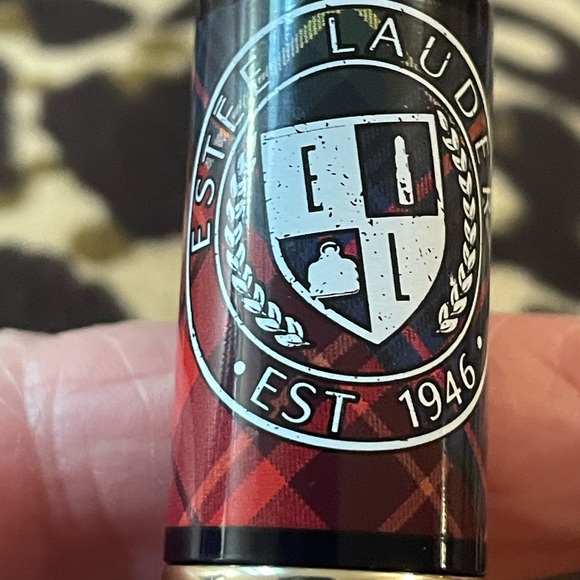 New Estée Lauder lipstick limited edition such a fall color - Picture 3 of 5